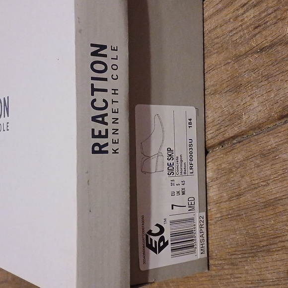 Kenneth Cole gray booties size 7 - Picture 7 of 12